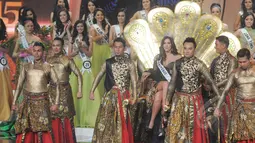 Miss Universe 2014 Paulina Vega saat menghadiri malam Grand Finalis Puteri Indonesia 2015 di JCC, Jakarta, Jumat (20/2). (Liputan6.com/Herman Zakharia)