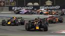 Pebalap Red Bull, Max Verstappen memimpin balapan saat Formula 1 GP Bahrain 2023 yang berlangsung di Sirkuit Internasional Bahrin, Sakhir, Minggu (05/03/2023) WIB. (AP Photo/Frank Augstein)