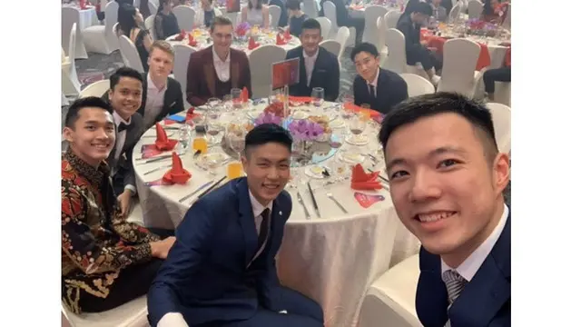 5 Penampilan Jonatan Christie Pakai Batik, Semakin Gagah