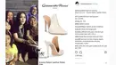 Koleksi sepatu Syahrini memang bentuknya unik-unik dan lain dari yang lain. Seperti heels berwarna putih tulang ini yang bentuknya jarang ditemukan. Untuk harganya pun, Syahrini harus mengeluarkan uang senilai Rp. 10.440.550. (Instagram/fashionsyahrini)