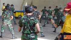 Citizen6, Surabaya: Dari 41 perwira Dikmapa yang tengah latihan fisik itu, 36 orang diantaranya adalah perwira laki-laki, dan 5 sisanya merupakan perwira anggota Kowal. (Pengirim: Penkobangdikal).