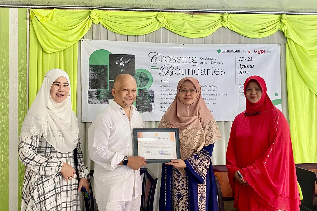 Bakal calon Gubernur pada Pilkada Jawa Barat 2024 dari partai Nasdem Ilham Habibie, mulai rajin menyambangi kota Intan Garut, menjelang pendaftaran Bakal Calon ke KPU Jawa Barat 27-29 Agustus 2024. (Liputan6.com/Jayadi Supriadin)