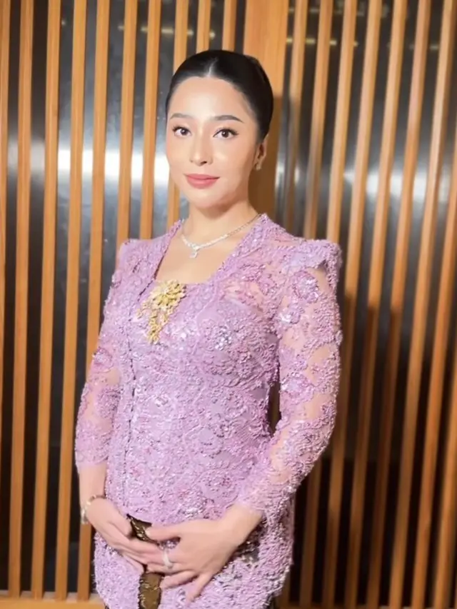 8 Adu Gaya Kondangan Nikita Willy dan Erina Gudono Pakai Kebaya saat Hamil, Bisa Jadi Inspirasi untuk Bumil