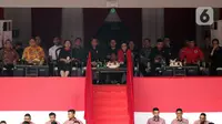 Presiden Joko Widodo (keempat kiri depan) dan Wakil Presiden Ma’ruf Amin (ketiga kanan depan) bersama Ketua Umum Partai Demokrasi Indonesia Perjuangan (PDIP) Megawati Soekarnoputri saat menghadiri peringatan puncak Bulan Bung Karno (BBK) di Stadion Utama Gelora Bung Karno (GBK), Jakarta, Sabtu (24/6/2023). (Liputan6.com/Helmi Fithriansyah)