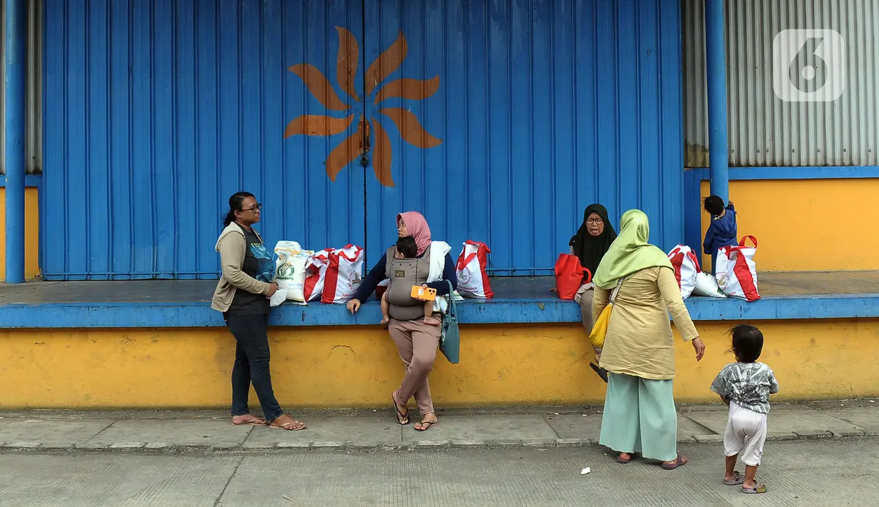 Presiden Jokowi tidak menampik saat ini terjadi kenaikan harga beras. Namun ia mengklaim kenaikan harga beras belum berdampak pada inflasi. (merdeka.com/Imam Buhori)