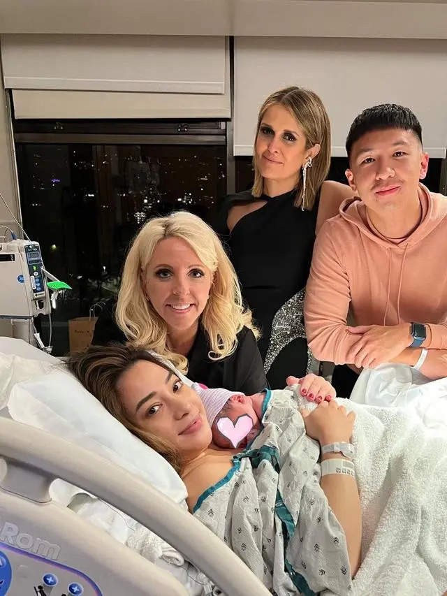 Potret Nyentrik dr Thais Aliabadi