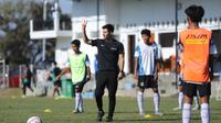 Akademi PSIM Yogyakarta mendapatkan pelatihan dari ILeague menggunakan metode Ekkono di Lapangan Purwobinangun, Sleman, pada 22-24 September 2025. (Dok. PSIM Yogyakarta)