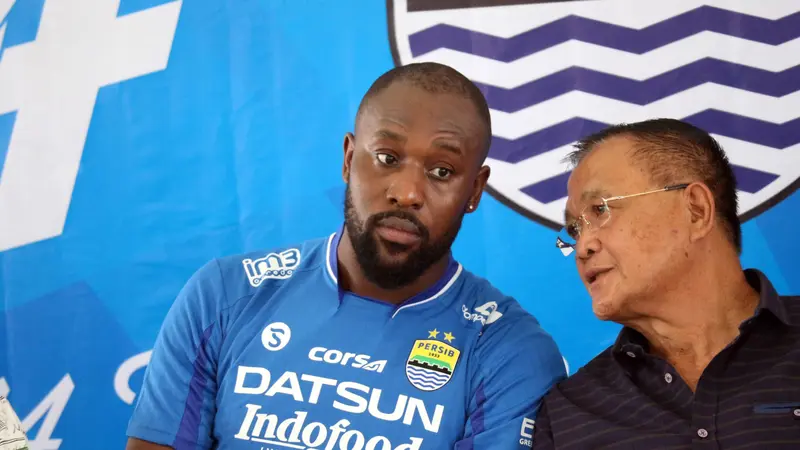 Striker Persib Bandung Carlton Cole (Liputan6.com / Kukuh Saokani)