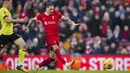 <p>Pemain Liverpool, Darwin Nunez berusaha mencetak gol ke gawang Burnley pada laga lanjutan Liga Inggris 2023/2024 di Anfield, Liverpool, Inggris, Sabtu (10/02/2024). (AP Photo/Jon Super)</p>