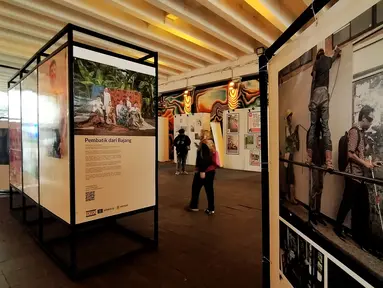 Pameran fotografi hari Hak Asasi Manusia Sedunia 2022 di Terowongan Kendal, Jakarta, Senin (5/12/2022). Pameran yang didukung oleh Komisi Nasional Hak Asasi Manusia (Komnas HAM) dan UNESCO ini menampilkan tujuh foto cerita yang dibuat oleh 7 fotografer di Indonesia Pameran berlangsung dari tanggal 5 hingga 9 Desember 2022. (Liputan6.com/Magang/Aida Nuralifa)