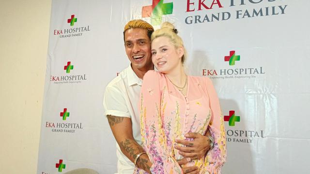 Robby Shine dan Nastasya Shine