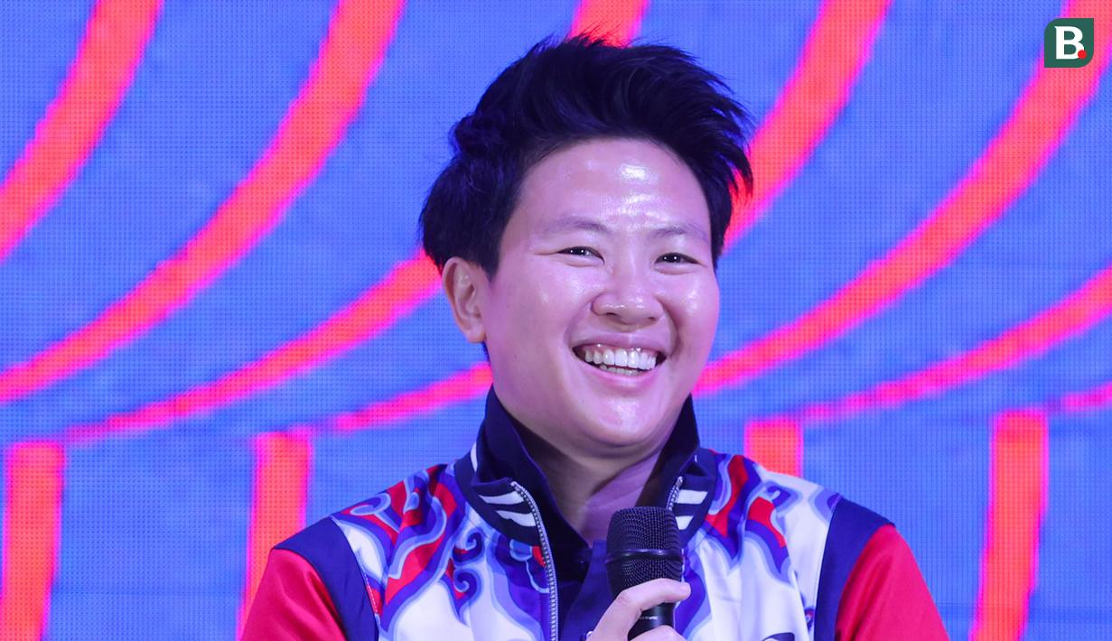 Legenda Bulutangkis Indonesia, Liliyana Natsir, memberikan keterangan saat jumpa pers Vidio Sport Festival 2025 di Midaz Jakarta, Rabu (15/10/2025). (Bola.com/M Iqbal Ichsan)