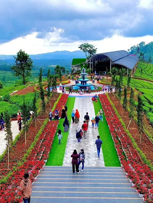 Dewi Perssik (Instagram/florawisata_dcastello)