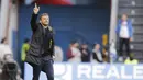 Luis Enrique memberikan instruksi kepada Messi dan rekan-rekannya saat melawan Deportivo La Coruna pada lanjutan La Liga di Stadion Riazor, La Coruna, Kamis (21/4/2016) dini hari WIB. (Reuters/Miguel Vidal)
