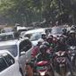Kemacetan panjang sejumlah kendaraan melintasi jalur lingkar Nagreg, Jawa Barat, Sabtu (2/7). Kemacetan disebabkan bus pemudik yang mengalami kecelakaan hingga menutup sebagian jalur. (Liputan6.com/Immanuel Antonius)
