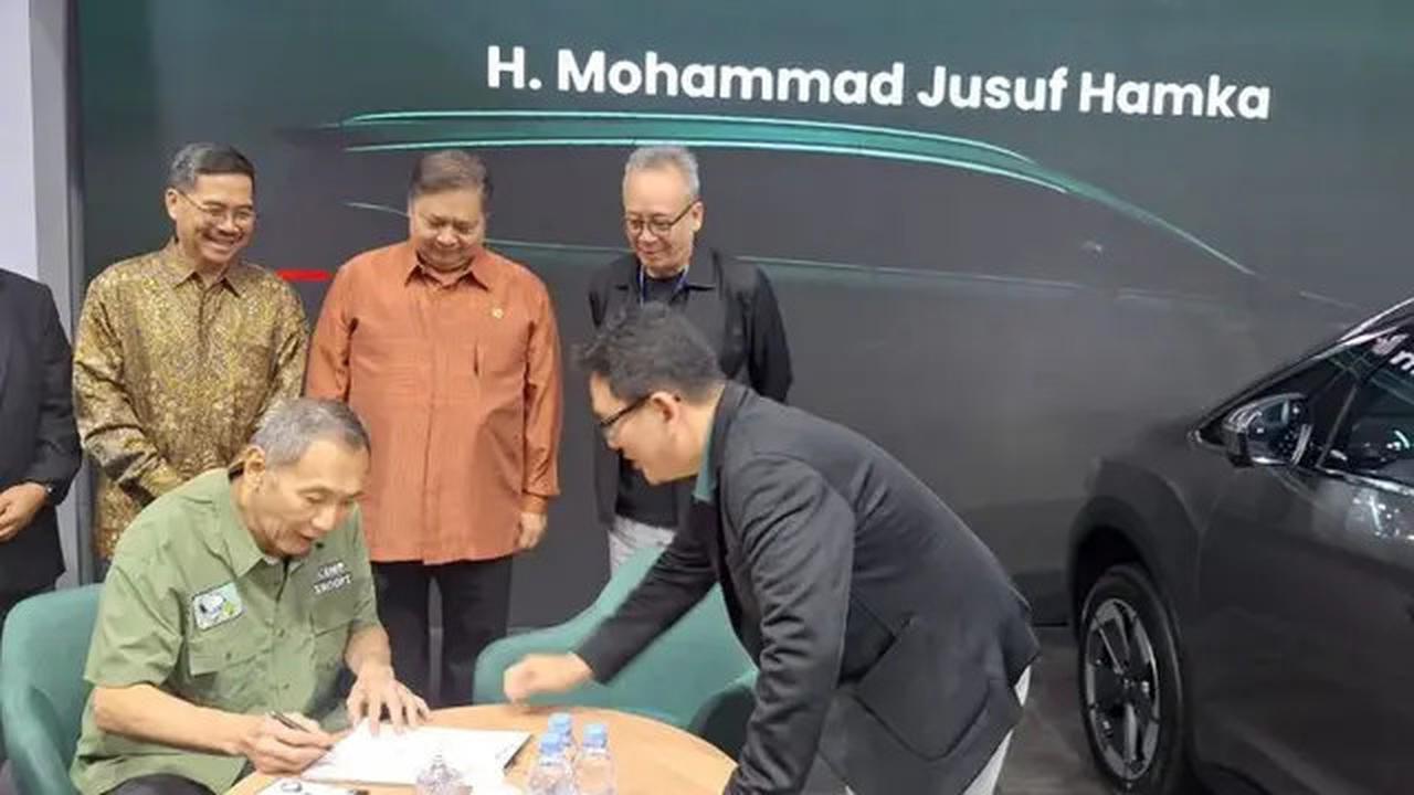 CInta Pandangan Pertama', Bos Jalan Tol Jusuf Hamka Borong 150 Unit Mobil Listrik Aletra L8 EV di GJAW 2024