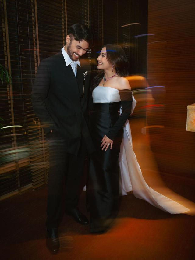 Prilly Latuconsina dan Refal Hady saat gala premiere film Ketika Berhenti di Sini (Foto: Instagram prillylatuconsina96)