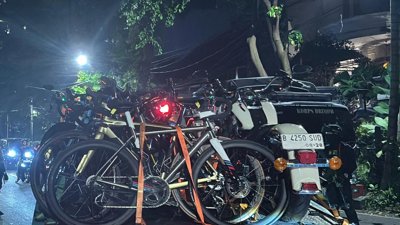 Deretan kendaraan mewah Silmy Karim yang disita KPK