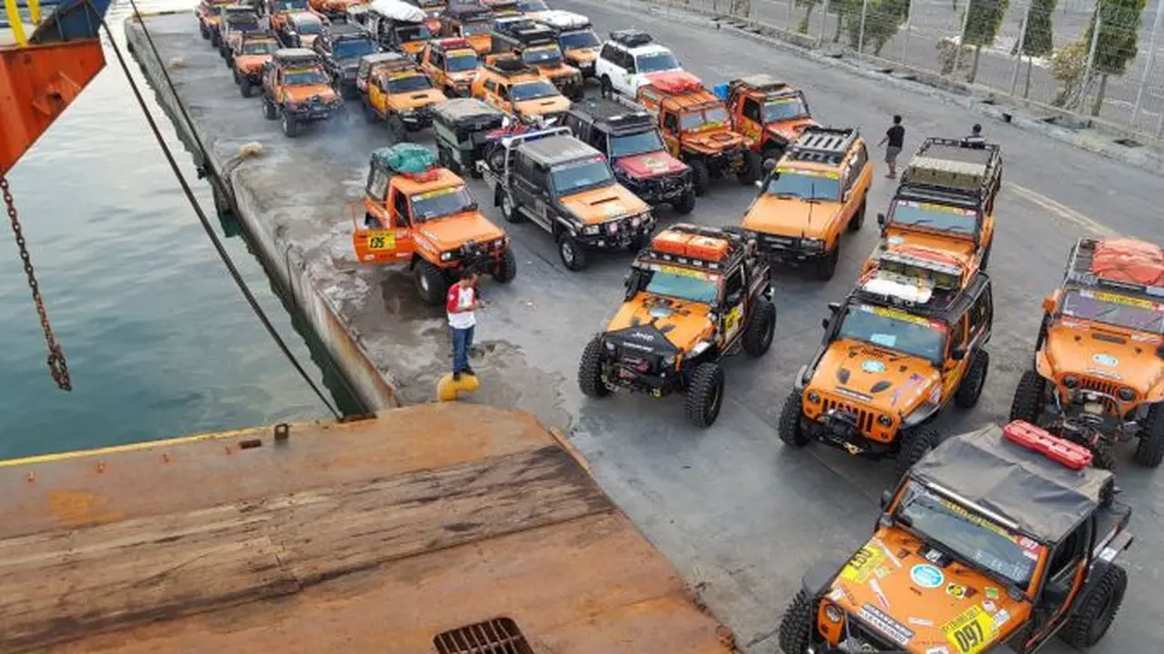 Kendaraan peserta Indonesia Offroad Expedition 2017 di Celebes, Sulawesi Tenggara. 