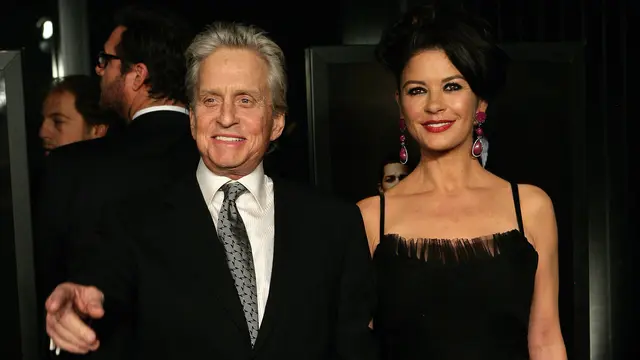 [Bintang] Michael Douglas dan Catherine Zeta-Jones