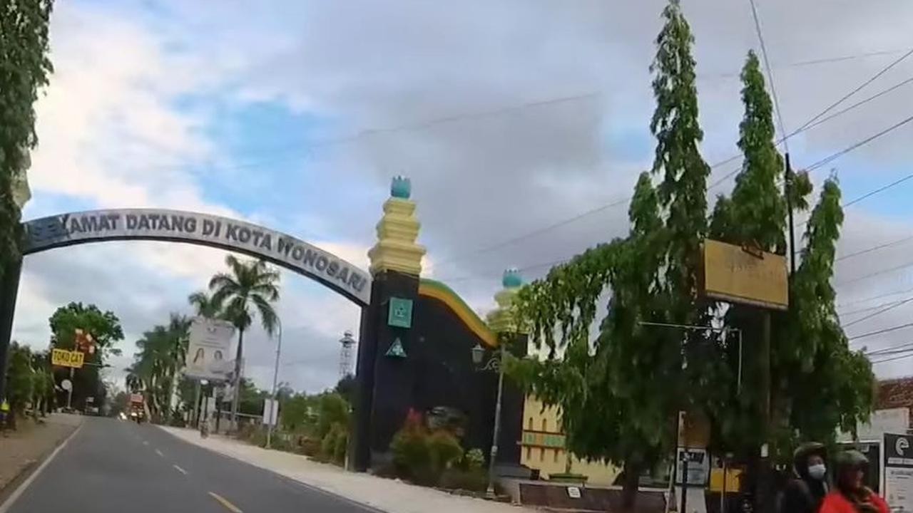 Dalam eskavasi di kedalaman 3 sampai 7 meter ditemukan tulang belikat rusa, tulang belulang kera, babi, anjing, tikus, dan kerbau. Sisa fosil banyak ditemukan di dalam gua, yang dahulu hewan ini dijadikan makanan.