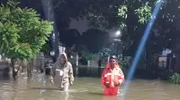 Banjir Rendam Permukiman, Pemkot Tangsel Kerahkan Tim Evakuasi Warga
