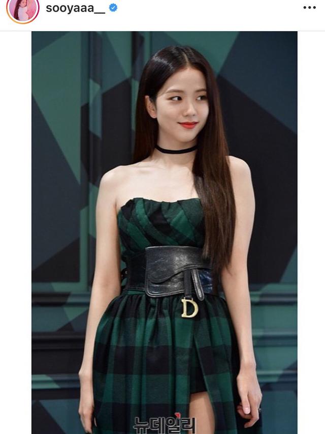 Anggun dan Seksi Tampilan Jisoo Blackpink  Berbalut Busana 