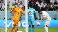 Pemain Belanda,&nbsp;Frankie de Jong merayakan gol kedua timnya ke gawang Qatar saat matchday ketiga Grup A Piala Dunia 2022 yang berlangsung di Stadion Al Bayt, Selasa (29/11/2022). (AP/Petr David Josek)