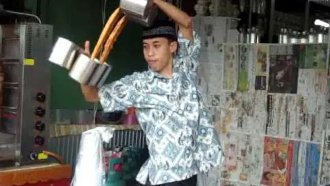 Atraksi Pria Bikin Teh Tarik Ini Bikin Para Penari Balet Minder!