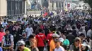 Warga memadati sepanjang jalan Jenderal Sudirman dan MH Thamrin, Jakarta saat Hari Bebas Kendaraan Bermotor atau car free day (CFD), Minggu, (8/6/2025). (Liputan6.com/Angga Yuniar)