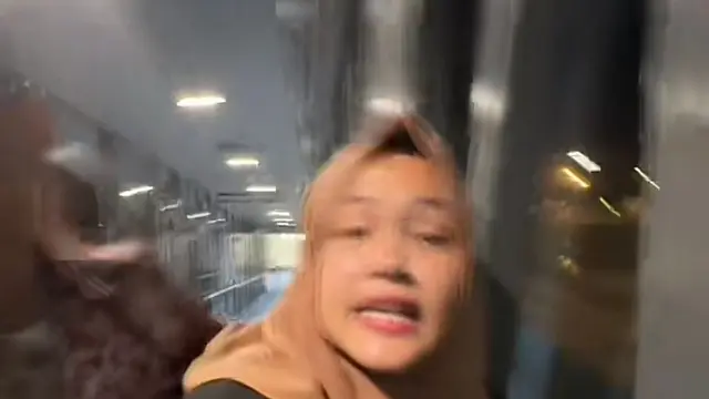 Seorang jastiper gagal masuk pesawat karena kelebihan bagasi. (Dok: TikTok @is.tyy_)