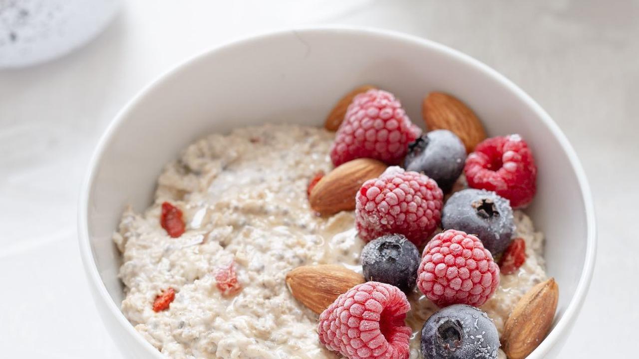 2. Oatmeal: Pengganti Nasi yang Tinggi Serat