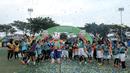 <p>Para pemain dari SDN Pulogebang 13, SDN Gedong 03, SDN Kalisari 01, dan SDN Mekarjaya 12 berselebrasi setelah laga final MilkLife Soccer Challange Jakarta 2025 yang berlangsung di Kingkong Soccer Arena, Cijantung, Jakarta Timur pada Minggu (04/05/2025). (Bola.com/Bagaskara Lazuardi)</p>