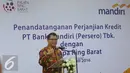 Menkominfo Rudiantara berpidato saat mengahdiri kerjasama PT Palapa Ring Barat dengan Bank Mandiri di Jakarta, (25/7). Bank Mandiri menyalurkan kredit senilai Rp875 miliar kepada PT Palapa Ring Barat. (Liputan6.com/Angga Yuniar)