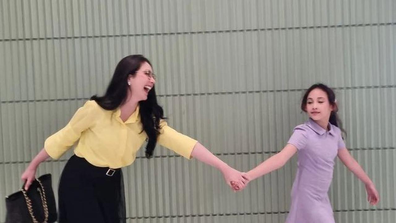 Terbaru, Arumi Bachsin membagikan foto kebersamaan dengan sang putri tercinta. Potret ibu dan anak ini tampak begitu kompak.