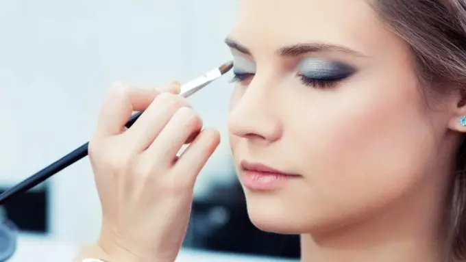 Jauh dari Kucel, Makeup Ini Cocok Buat Kamu