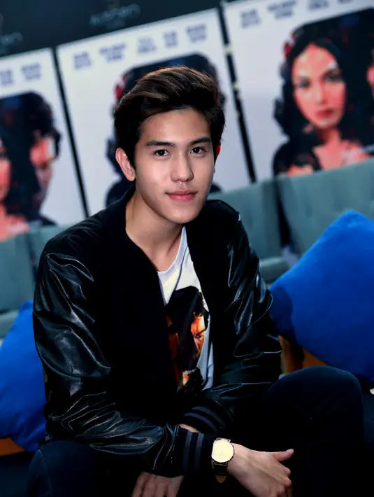 Aktor berusia 21 tahun ini berperan sebagai Hendra di film ‘Bidadari Terakhir’. Berbeda dengan tokoh Rasya yang kutu buku, Hendra adalah anak ‘broken home’ yang malas sekolah. (Wimbarsana/Bintang.com)