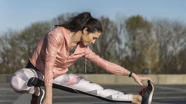 Gerakan runners stretch untuk redakan nyeri punggung