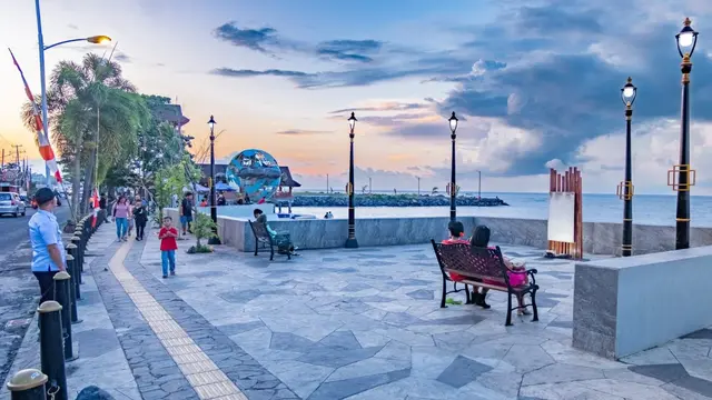 Kementerian PUPR menata Kawasan Pantai Malalayang dan Ecotourism Village Bunaken. Wilayan ini merupakan Destinasi Super Prioritas (DPSP) di Sulawesi Utara (Sulut). (Dok Kementerian PUPR)
