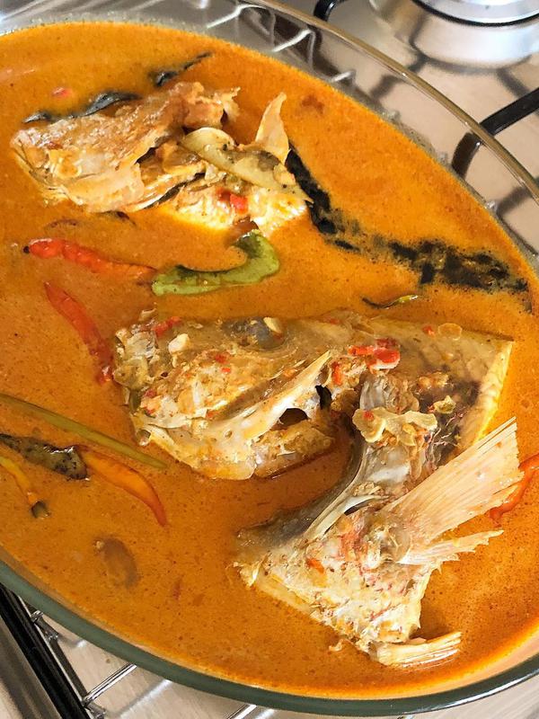 Gulai Kepala Kakap Bunga Kecombrang. (dok. instagram.com/shnelwan/https://www.instagram.com/p/BsiHXa5AOXZ/Novi Thedora)