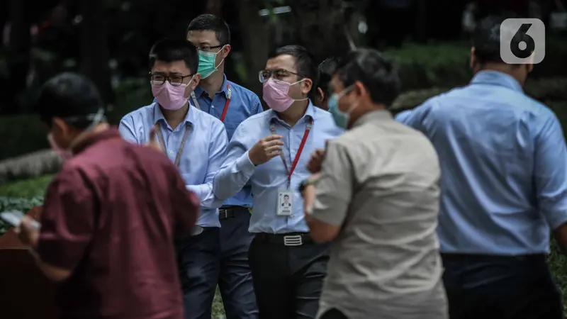 2 Orang di Indonesia Positif Virus Corona, Para Pekerja Banyak Kenakan Masker