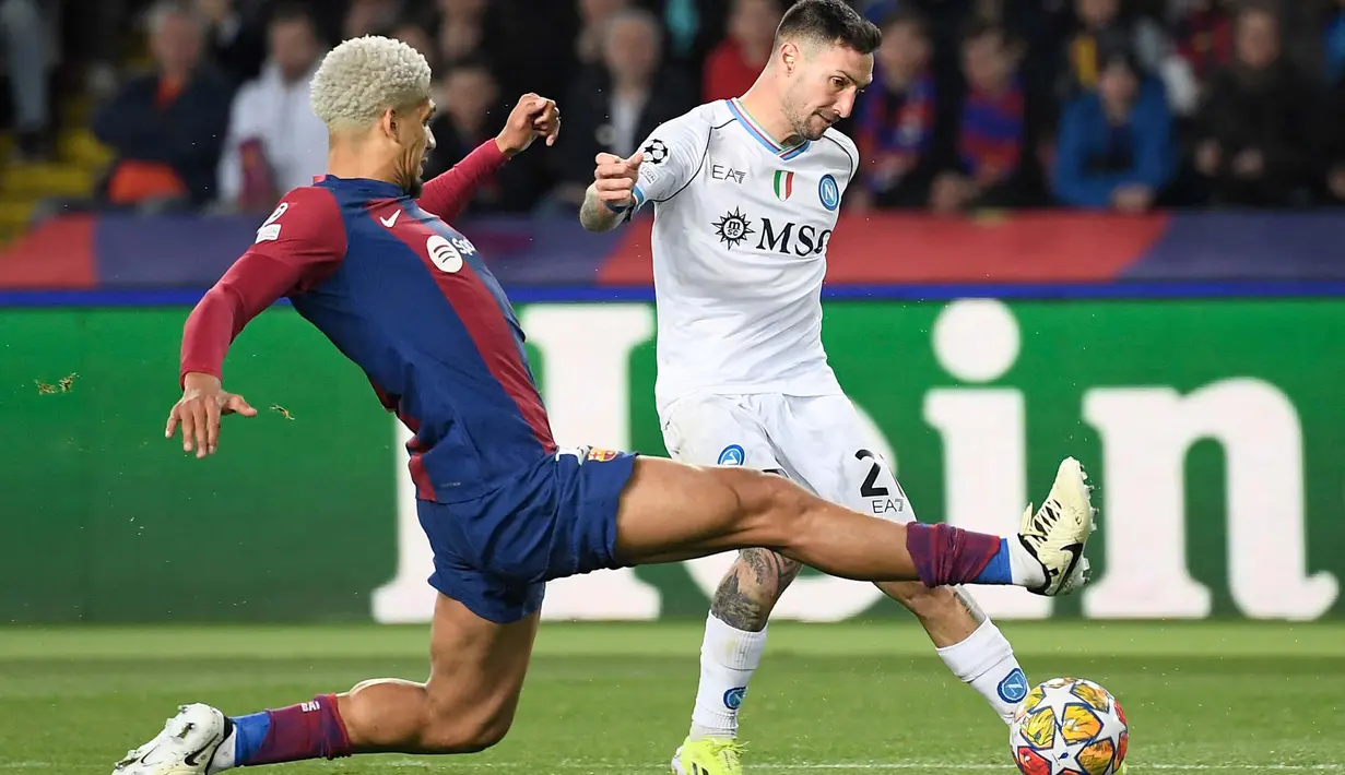Napoli hanya mampu memperkecil kekalahan lewat gol Amir Rrahmani di menit ke-30. (Josep LAGO/AFP)