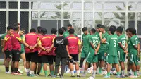 Sesi latihan Persebaya Surabaya di bawah polesan Paul Munster. (Bola.com/Aditya Wany)