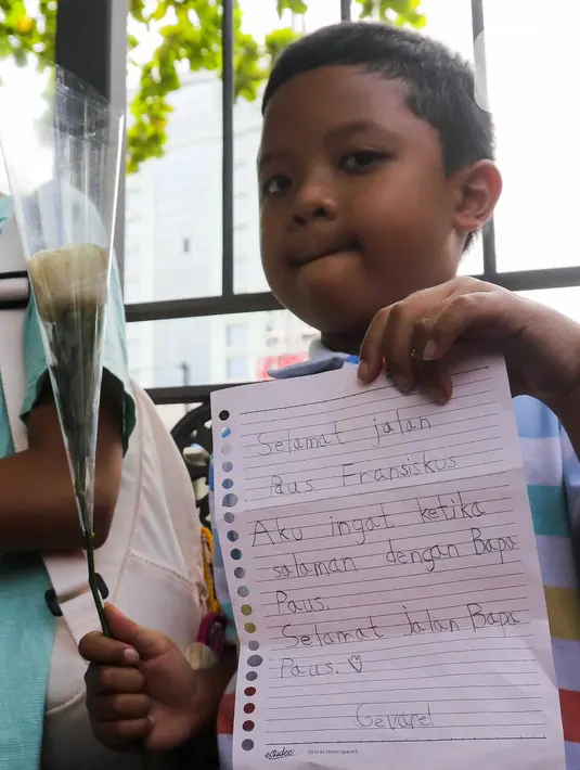 Sebelumnya, pada Senin (21/4/2025) pagi, Paus Fransiskus dinyatakan wafat di usia 88 tahun. (Liputan6.com/Herman Zakharia)
