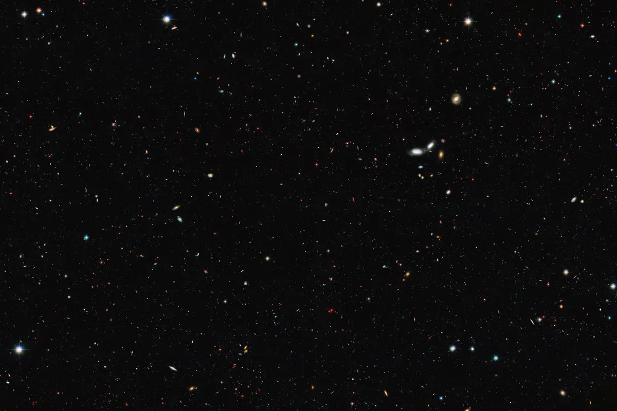 Sejumlah galaksi di alam semesta yang terlihat oleh Teleskop Hubble