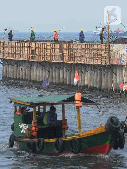 Tanggul juga dibuat untuk mengurangi dampak banjir rob. (merdeka.com/Imam Buhori)