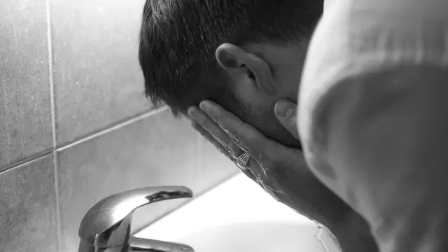 Mau Mulai Eksfoliasi Wajah tapi Takut Salah Langkah? Ini Panduan Memilih untuk Kulit Pemula