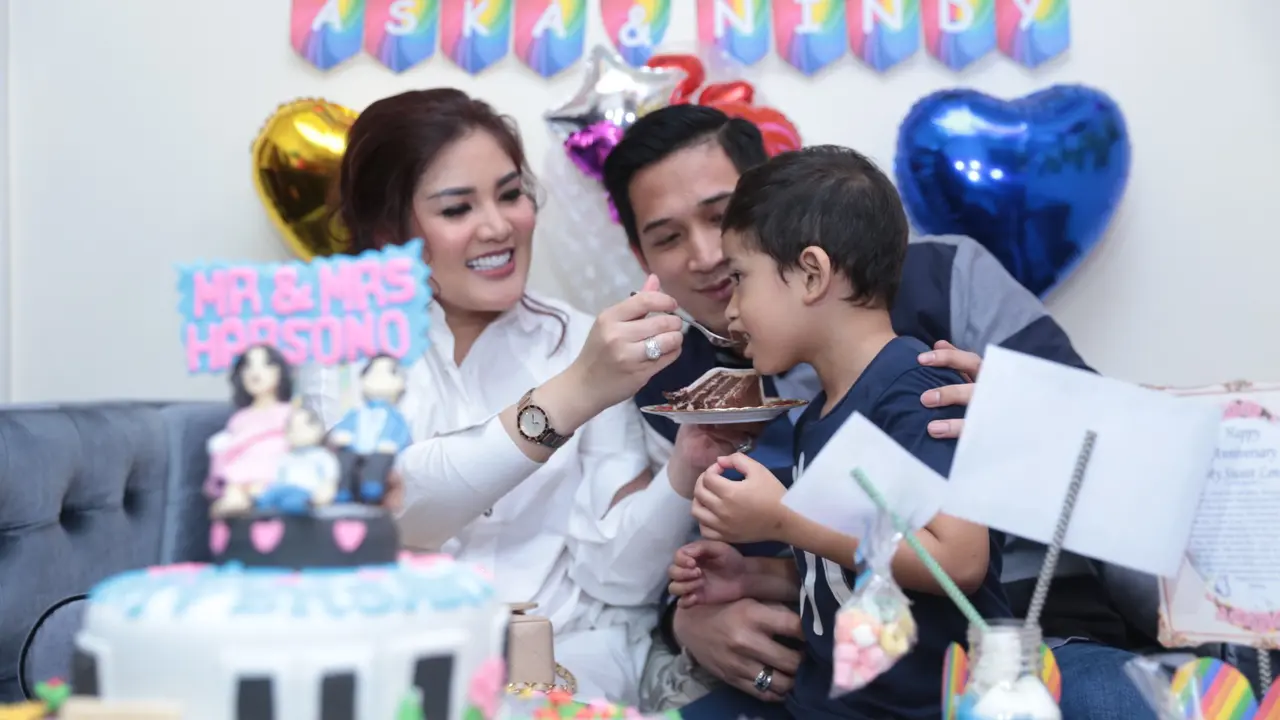 [Bintang] Nindy Ayunda dan Askara Parasady Harsono 