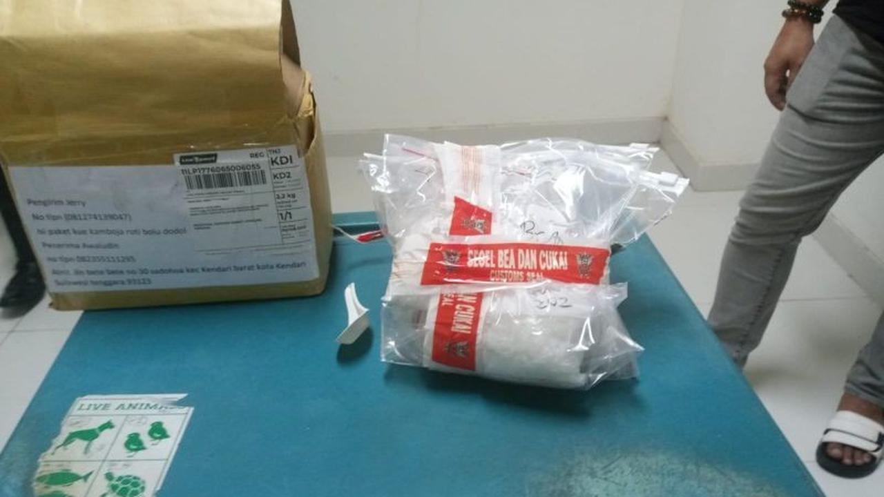 Petugas Bandara RHF Gagalkan Pengiriman Sabu, Modus Paket Kue Terbongkar
