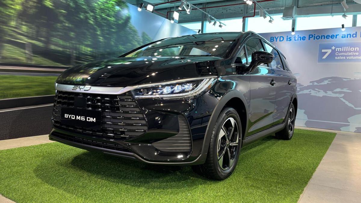 BYD M6 DM Hadir di Indonesia: Hybrid Teknologi Terbaru